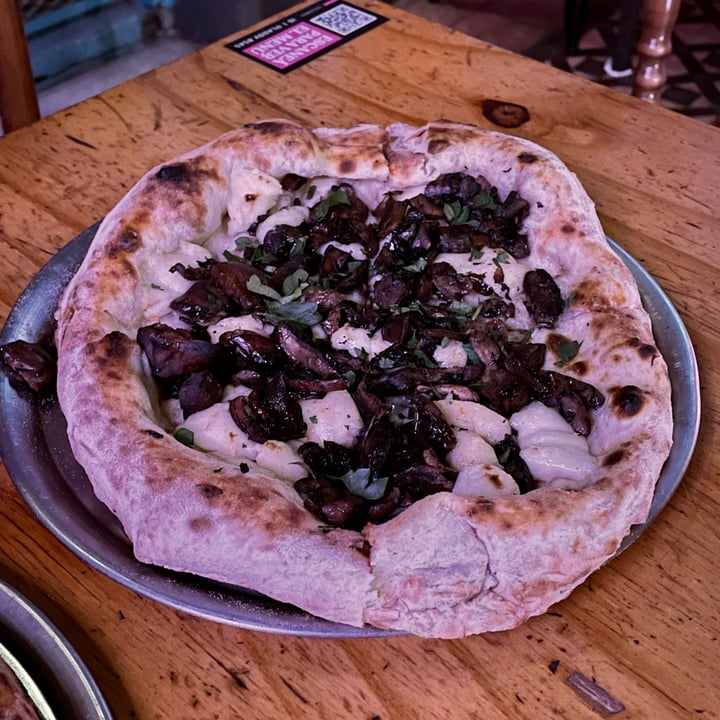 photo of Lado V Pizza De Hongos shared by @franvegg on  17 Nov 2022 - review
