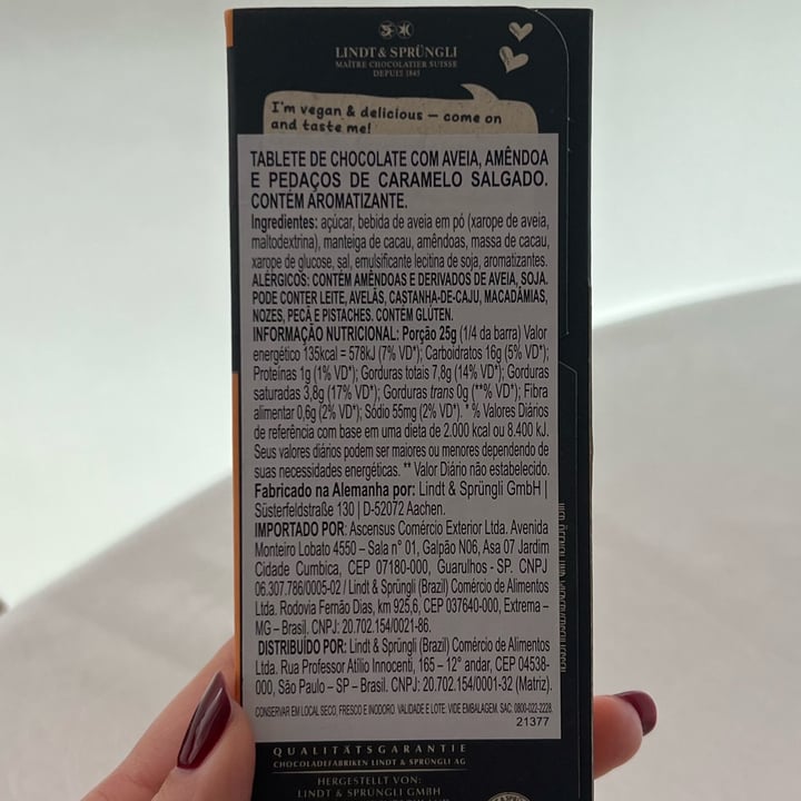 review photo of Lindt Hello Vegan Salted Caramel shared by @marianalyra on 03 Nov 2022 - review