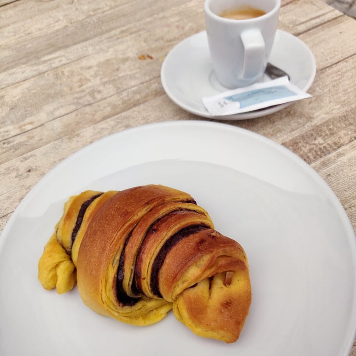 photo of Alma Vegetal Croissant De Chocolate shared by @joanarabit on  12 Aug 2022 - review