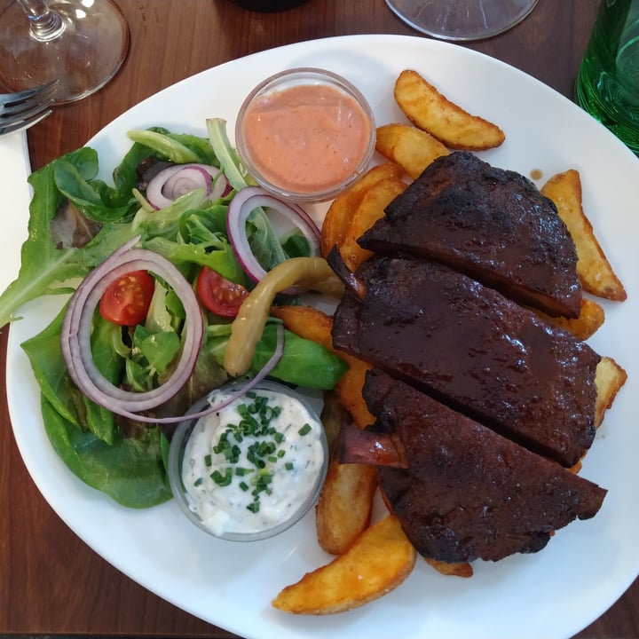 photo of Velani Spareribs mit Wedges und 2 Saucen shared by @meyendstream on  21 Sep 2022 - review