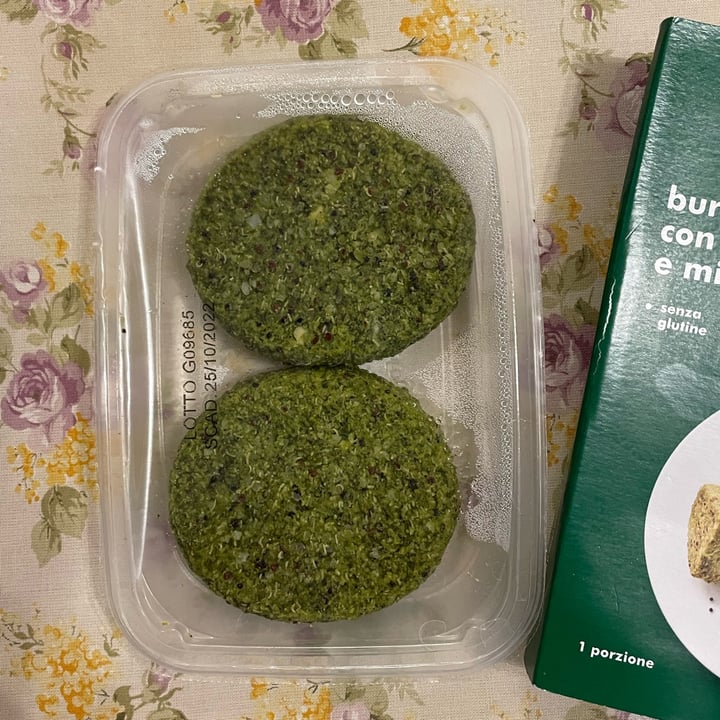 photo of Natura Sì burger con spinaci e mix di quinoa shared by @akob98 on  26 Sep 2022 - review