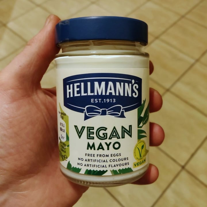 photo of Hellmann’s Hellman’s Vegan Mayonnaise shared by @mikegalii on  16 Mar 2020 - review