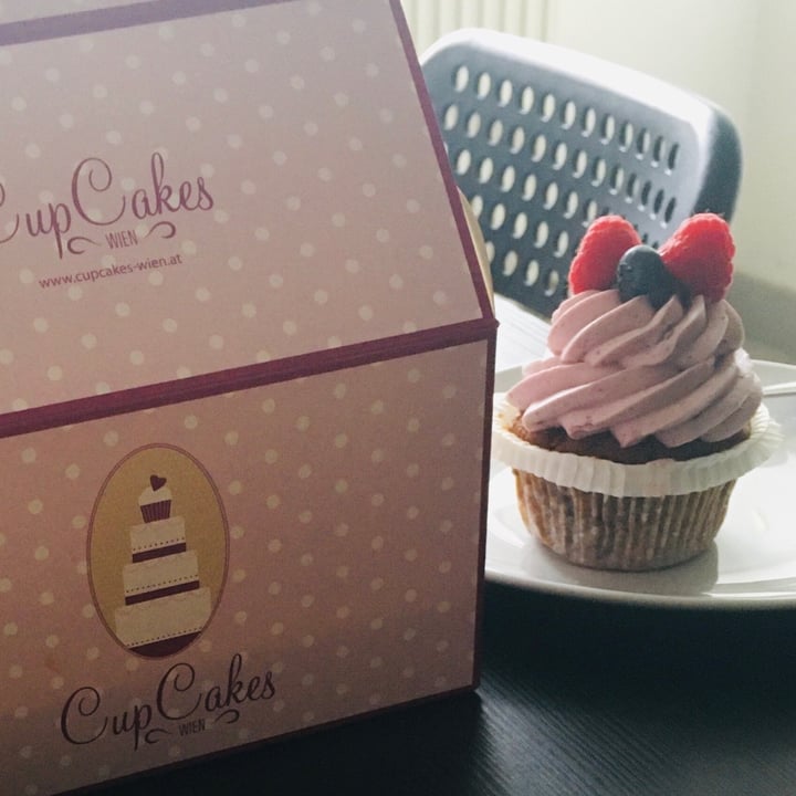review photo of CupCakes Wien Waldbeer Cupcake shared by @julinda on 21 Sep 2020 - review