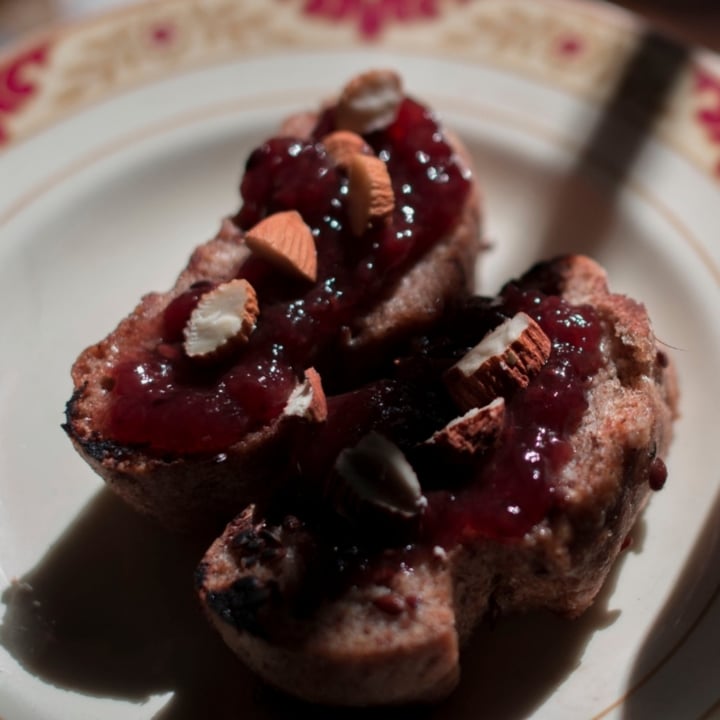 review photo of El Brocal De San Pedro Mermelada De Frutos Rojos shared by @cestlucie on 12 Aug 2020 - review