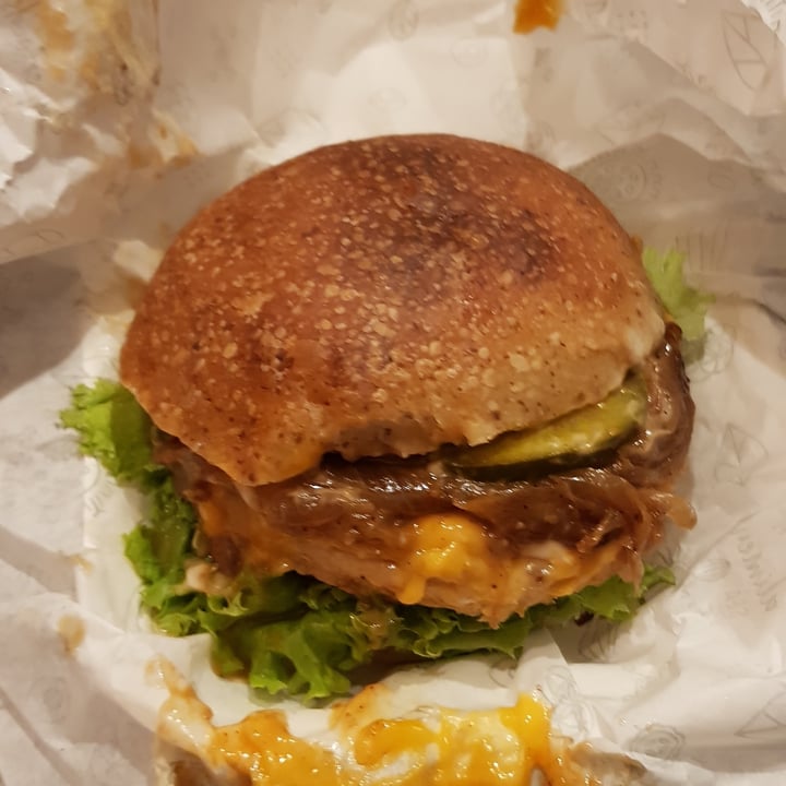 photo of Primal Foods Vegan Cheese Burger shared by @ifloresm on  23 Aug 2020 - review
