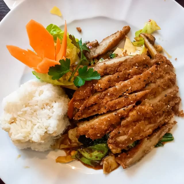 Foto del plato “Knusprige Ente nach Szechuan Art”