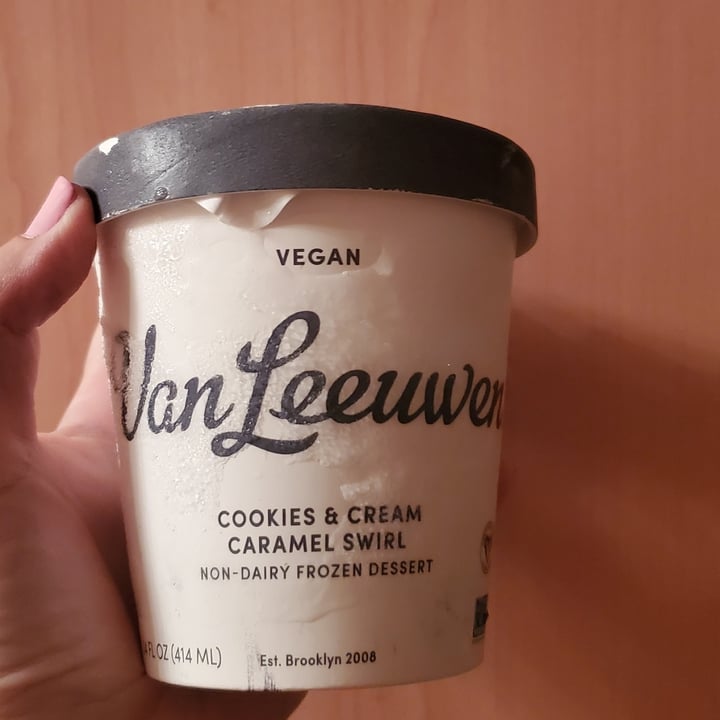 photo of Van Leeuwen Ice Cream Cookies And Cream Caramel Swirl Non-Dairy Frozen Dessert shared by @klarina on  23 Jun 2022 - review