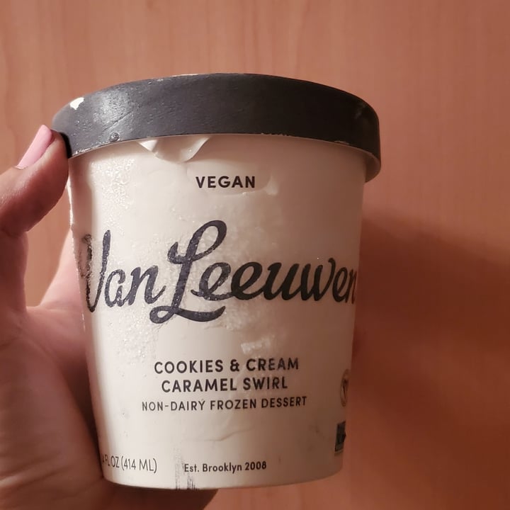 photo of Van Leeuwen Cookies And Cream Caramel Swirl Non-Dairy Frozen Dessert shared by @klarina on  23 Jun 2022 - review