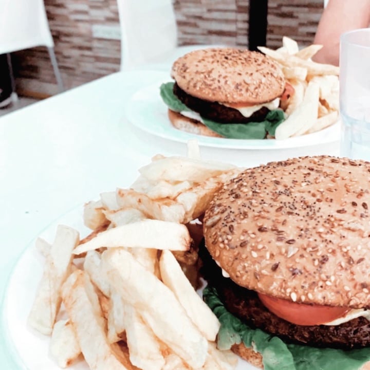 photo of Loving Hut Microcentro Soja burguer shared by @maryheino on  24 Dec 2020 - review