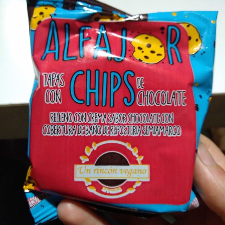 photo of Un Rincón Vegano Alfajor tapas con chips de chocolate shared by @leonelvonk on  08 Mar 2022 - review