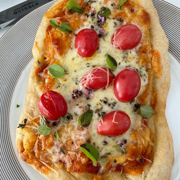 photo of Pão do Jão Padaria Artesanal pizza de tomate shared by @jessicamorgan on  27 Apr 2022 - review