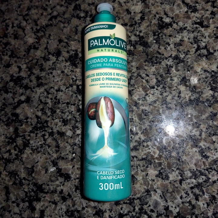 photo of Colgate Palmolive Naturals Cuidado Absoluto creme para pentear shared by @amaina on  03 May 2022 - review