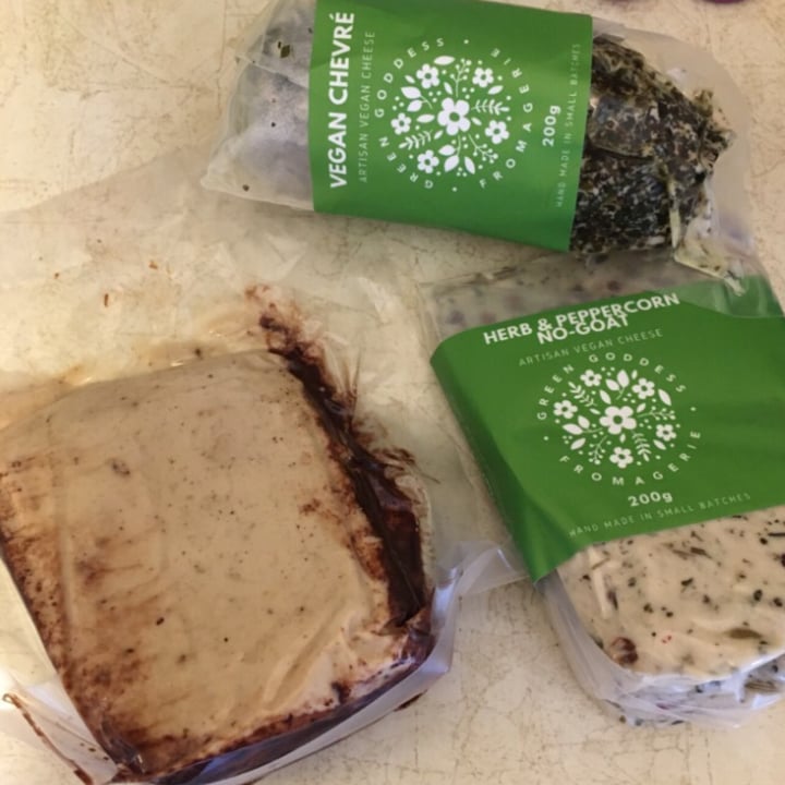 photo of Green Goddess Fromagerie Vegan Chèvre shared by @apuscasu on  26 Jun 2021 - review