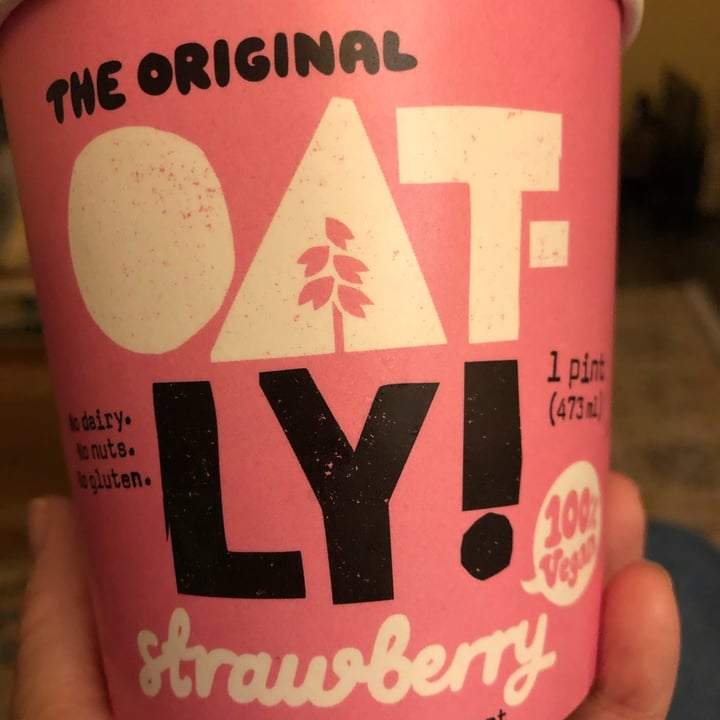 photo of Oatly Strawberry Ice Cream shared by @yumi on  28 Nov 2021 - review