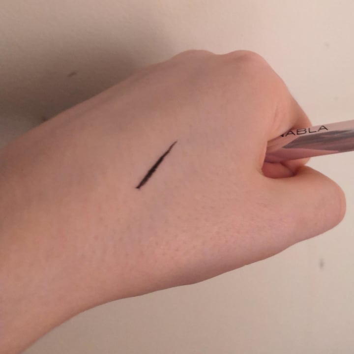 review photo of Nabla Cosmetics serial liner shared by @ariukexo on 02 Aug 2022 - review