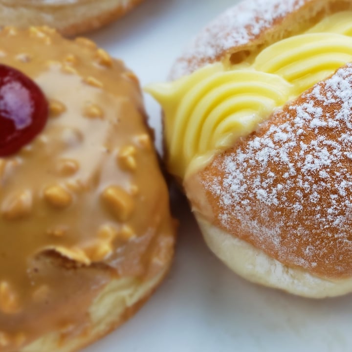photo of Daniel's Donuts Peanut Butter & Jam Donut shared by @savetheworldwithkim on  09 Jun 2020 - review