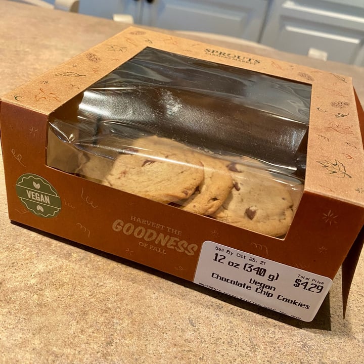 photo of Sprouts Farmers Market Vegan Chocolate Chip Cookies shared by @curvycarbivore on  27 Oct 2021 - review