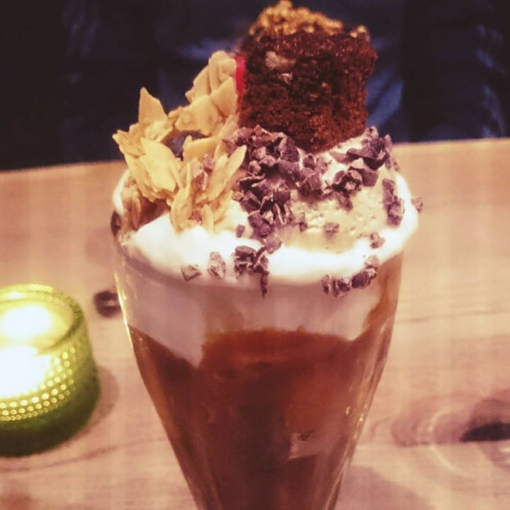 photo of Farmacy Chocolate Brownie Sundae shared by @sunmoony on  15 May 2021 - review