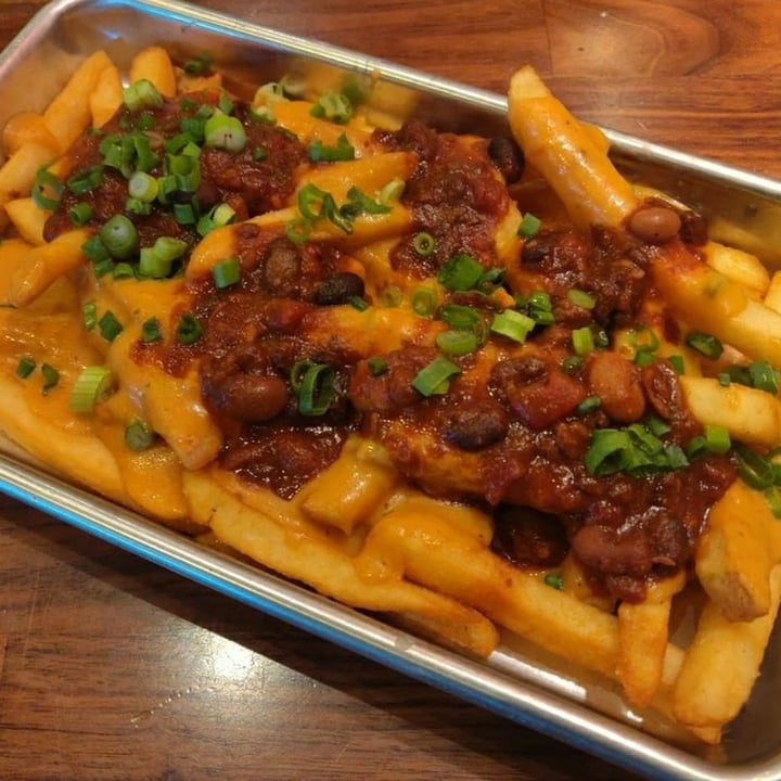 photo of Veggie Grill Chili Cheese Fries shared by @busybeevegan on  16 Jul 2021 - review