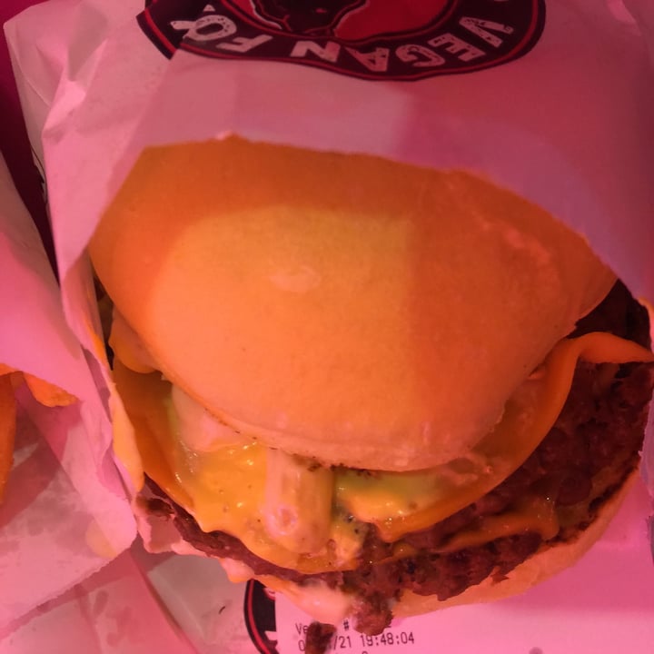 photo of VEGAN FOX Mac & cheese burger shared by @marzonicolas on  30 Nov 2021 - review