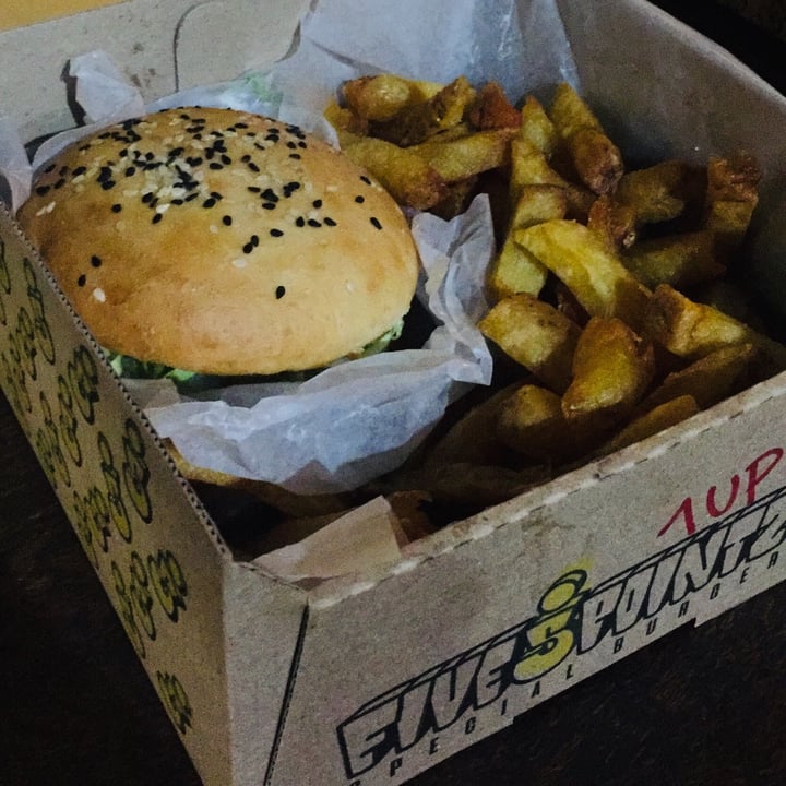 photo of Five Pointz Hamburguesa Vegana shared by @aixacabral on  25 Oct 2020 - review
