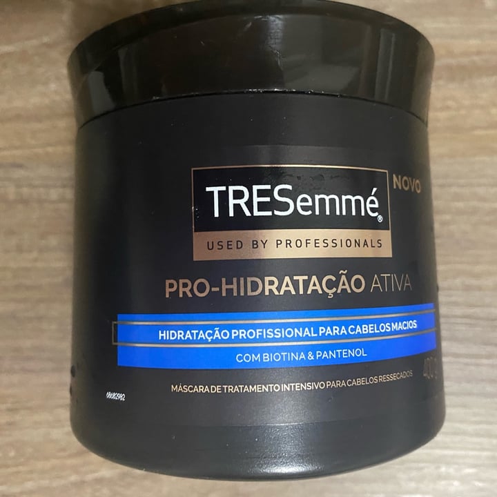 review photo of TRESemmé Máscara de tratamento intensivo para cabelos ressecados shared by @denisewada on 09 May 2022 - review