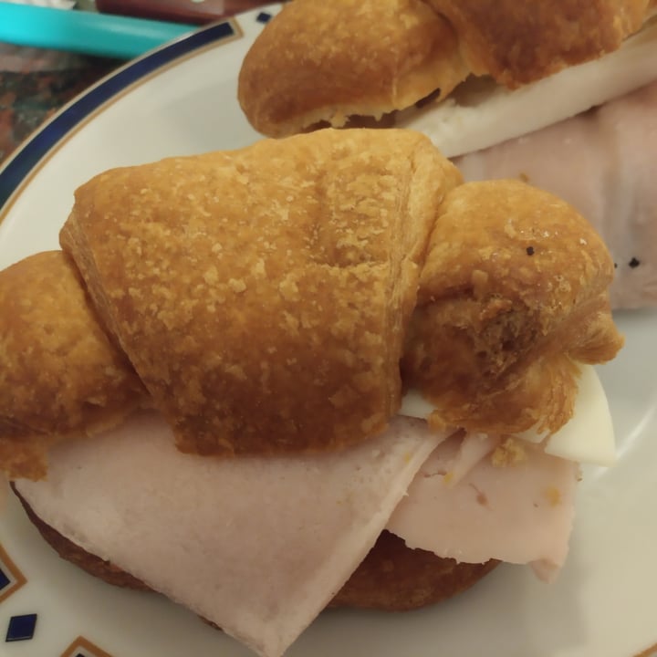 review photo of Futuro Veggie - Congreso Medialunas con Jamón y Queso shared by @jazzmin on 27 Feb 2022 - review