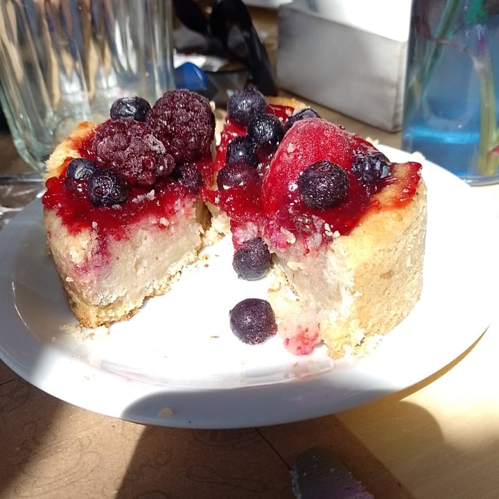 review photo of Antojo’s cheesecacke de frutos rojos shared by @noeliachavez10 on 16 Oct 2022 - review
