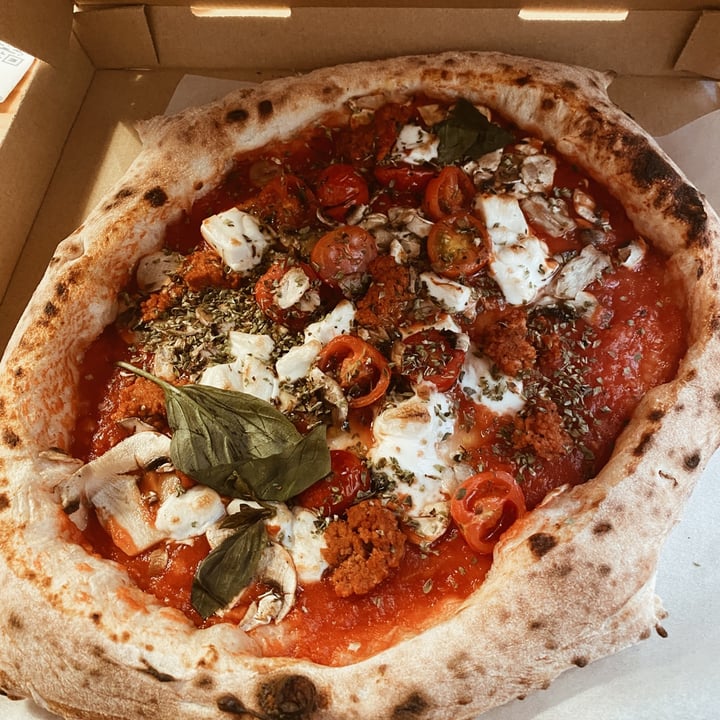 photo of Grosso Napoletano Pizza per tutti shared by @theveganavocadito on  28 Nov 2022 - review