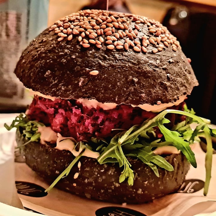 photo of HUG Burger "Batman" shared by @invariance on  26 Oct 2022 - review