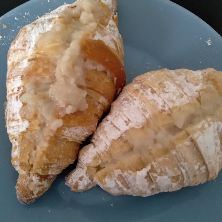 photo of Le Panem Croissant con pastelera vegana shared by @ondavegan on  28 Mar 2022 - review