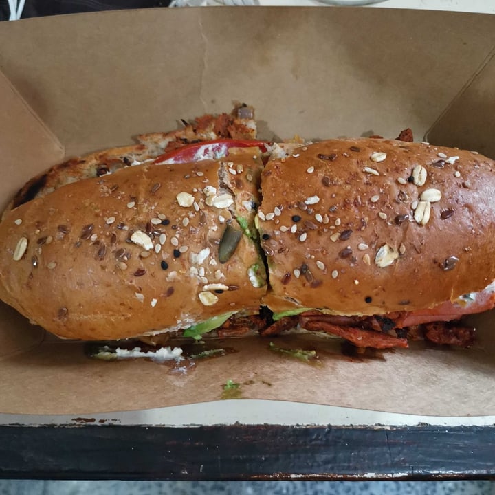 photo of Choclo y Maíz Cocina vegana Lonche cubano shared by @malbaruelas on  03 Aug 2020 - review