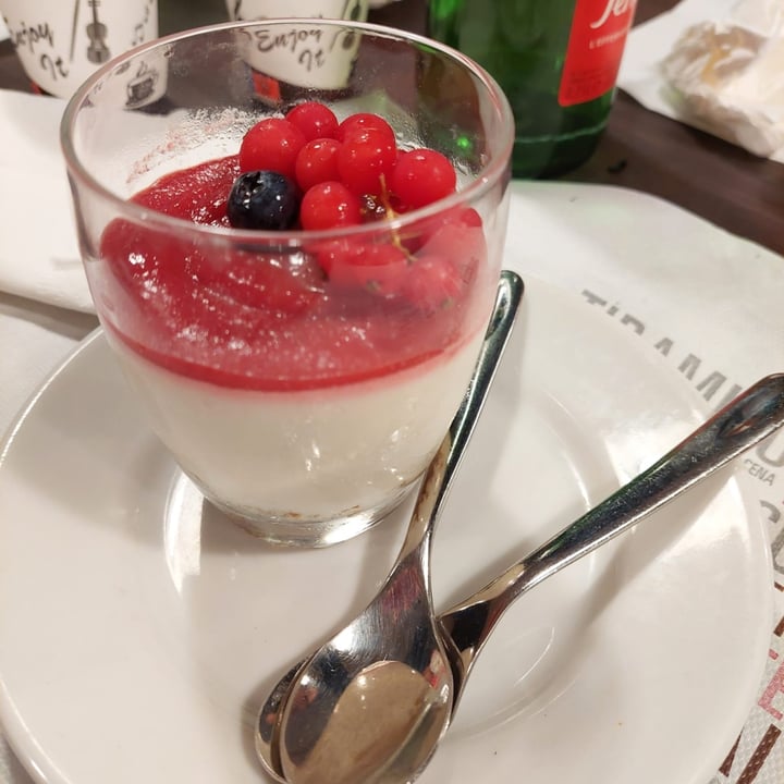 photo of Sustable Cheesecake vegan ai frutti rossi shared by @rosannad93 on  19 Jul 2022 - review