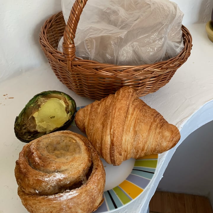 photo of Miga Vegana Croissant shared by @veganads on  10 May 2022 - review