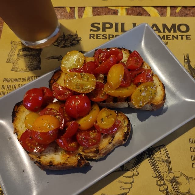菜肴“Bruschetta”的照片