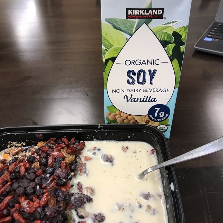 photo of Kirkland Signature Soy vanilla milk shared by @bengrunewald on  07 Dec 2021 - review