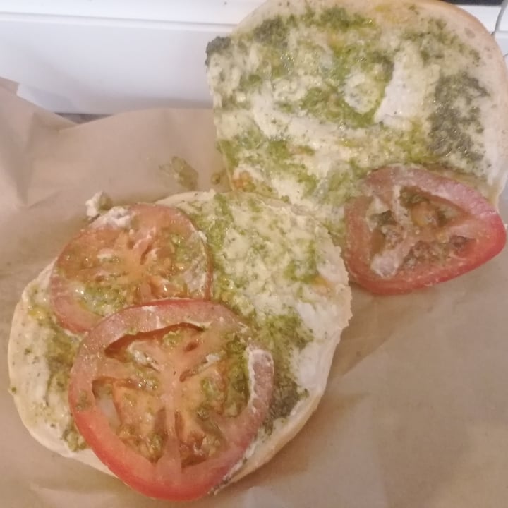 photo of Dolce Bakery Vegan Caprese Bagel shared by @rushisushi7 on  24 Mar 2021 - review