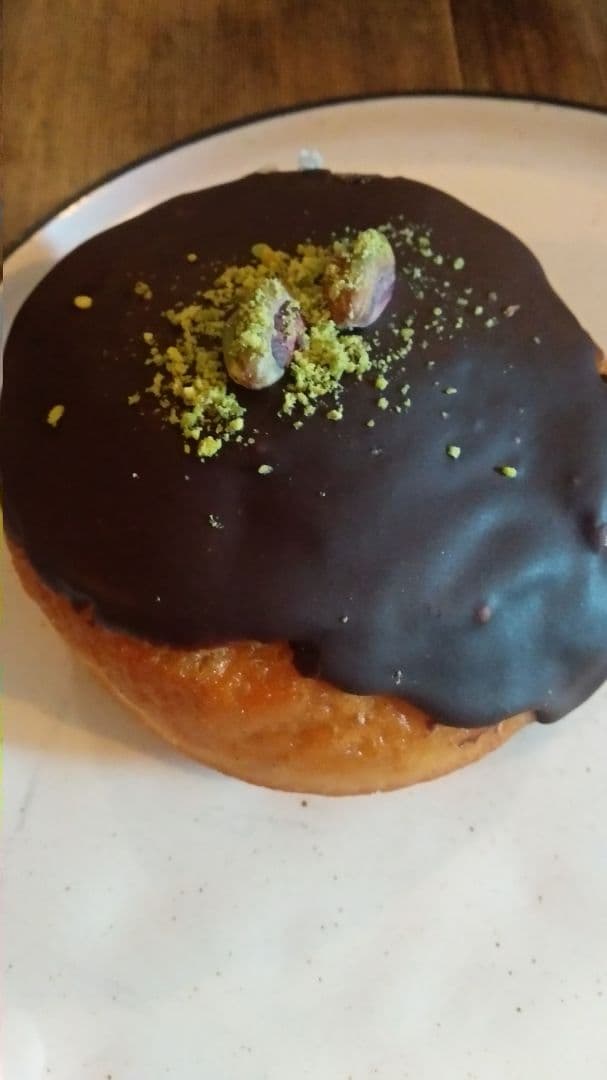 Photo of the dish “Donut de Chocolate y Pistacho”
