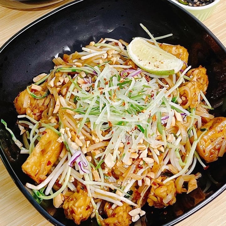 photo of Sove Phad Thai With Tempeh shared by @veggiexplorer on  05 Sep 2021 - review