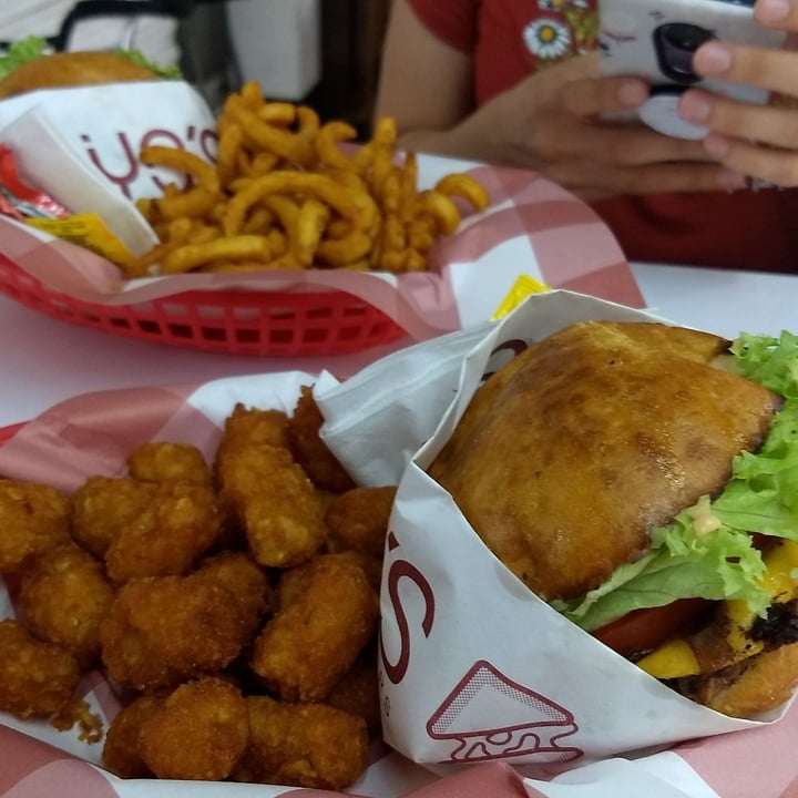 review photo of Goyo’s Plant-Based Burgers Roma Tots Y Hamburguesa Goyo's shared by @clausi on 14 Sep 2020 - review