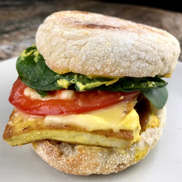 photo of DC Vegetarian Eggs Benedict Muffin shared by @pdxveg on  18 Nov 2020 - review
