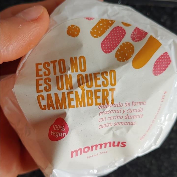 photo of Mommus Foods Esto no es un Queso Camembert shared by @luavilchez on  01 Jan 2021 - review