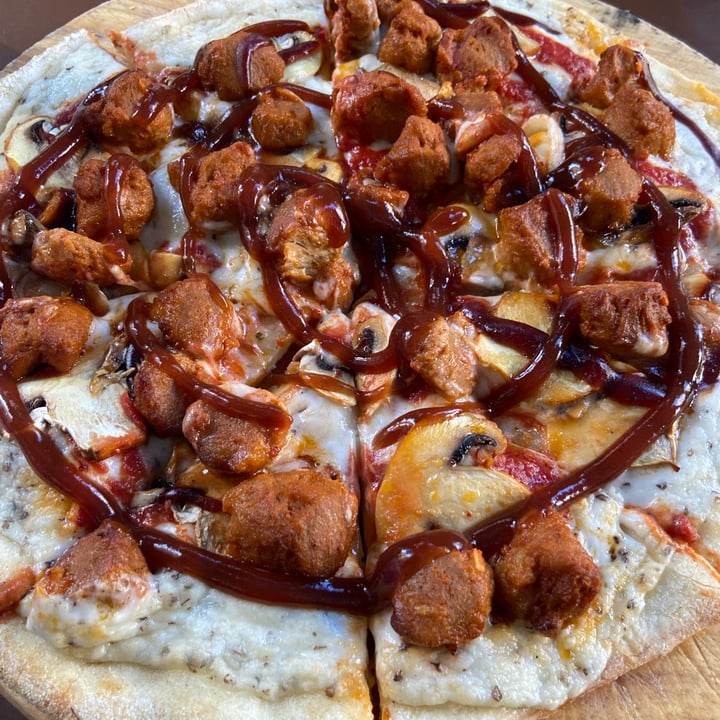 review photo of Luna's Kitchen Beirut BBQ Pizza shared by @seventy on 09 Dec 2021 - review