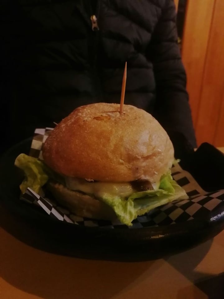 photo of Cafe Leon Interior 6 Local 3 Paseo Del Faro Hamburguesa vegan shared by @bnataliar on  26 Feb 2020 - review