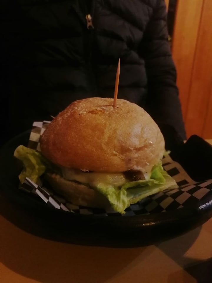 review photo of Cafe Leon Interior 6 Local 3 Paseo Del Faro Hamburguesa vegan shared by @bnataliar on 26 Feb 2020 - review