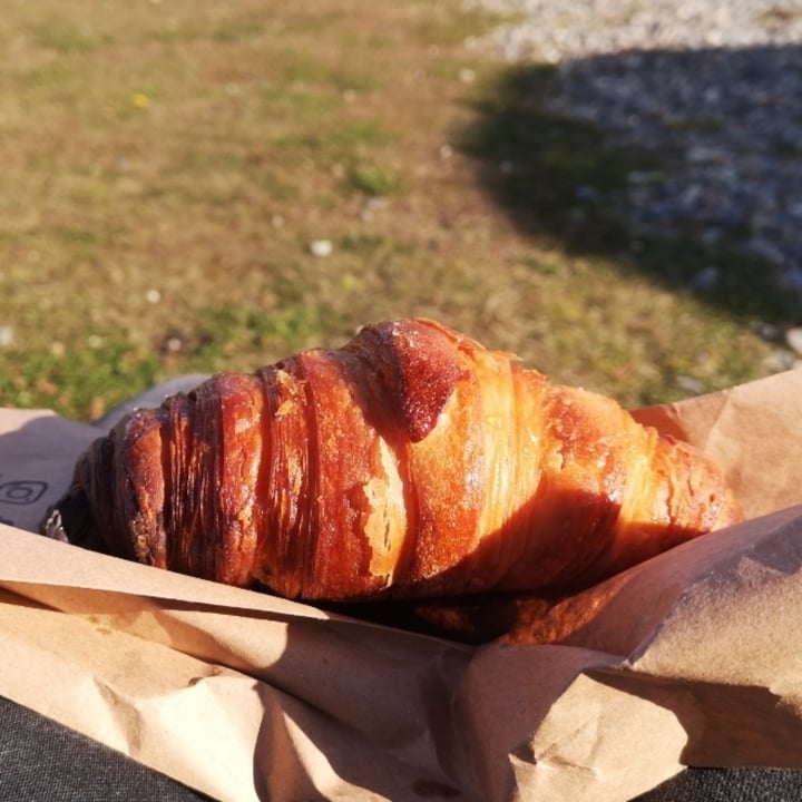 photo of Isla Vegana Croissant shared by @coconejito on  29 Apr 2022 - review