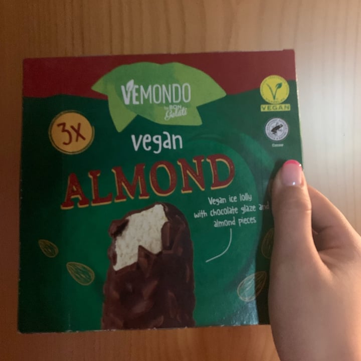 photo of Vemondo  Almond Ice Lollies shared by @vittoriazanoni on  15 Aug 2022 - review
