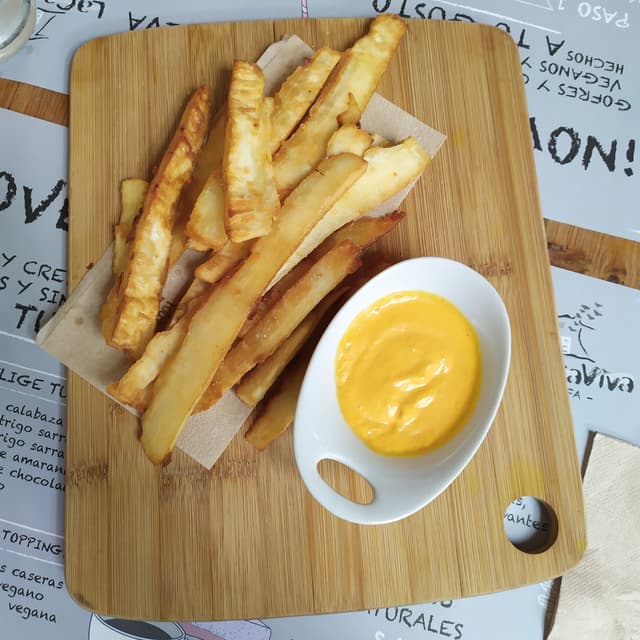 Photo of the dish “Tiras De Yuca Frita Con Salsa De Tomate Casera”