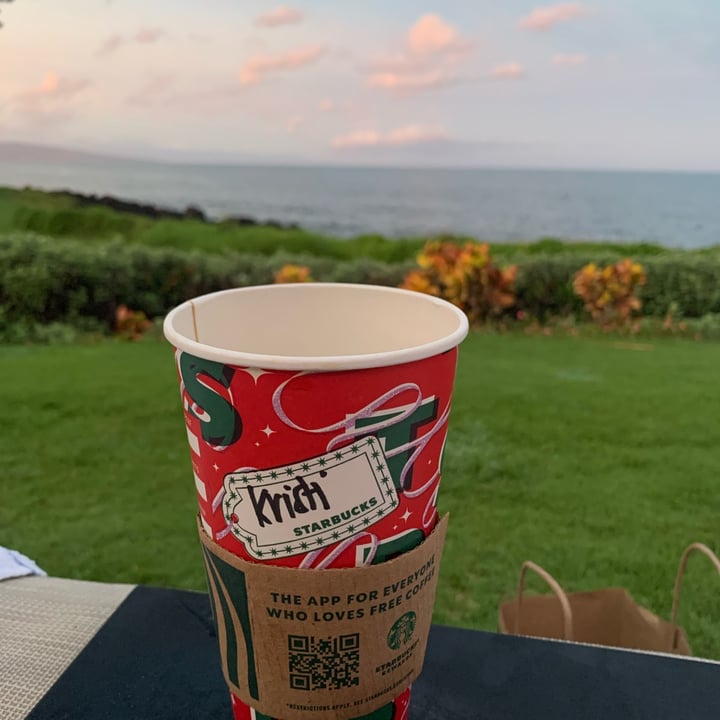 review photo of Starbucks Sugar Cookie Almond Milk Latte shared by @klindvall on 19 Dec 2021 - review