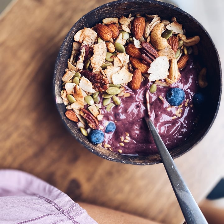 review photo of The Whole Kitchen smoothie bowl shared by @raphievegan on 06 Jun 2022 - review